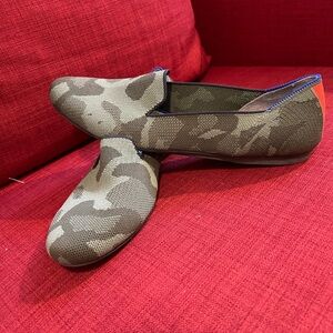 Rothy’s 10.5 green camo loafer